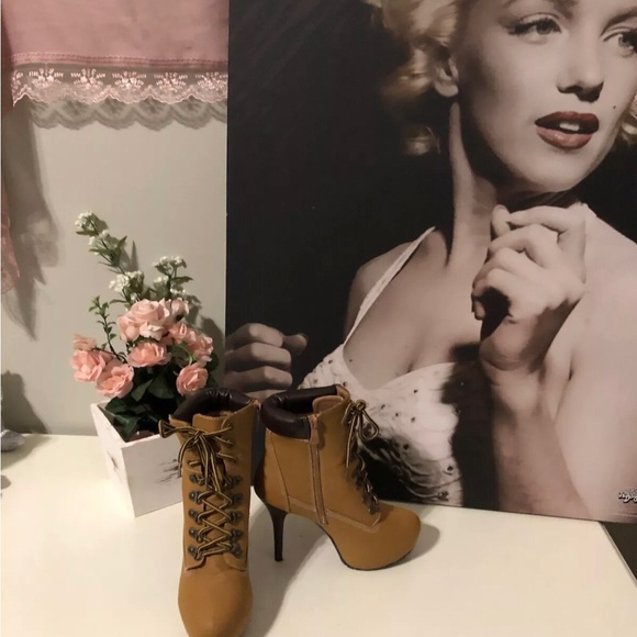 Wet Seal ~ Tan Ankle Boot Stiletto~ size 6 - Picture 2 of 16